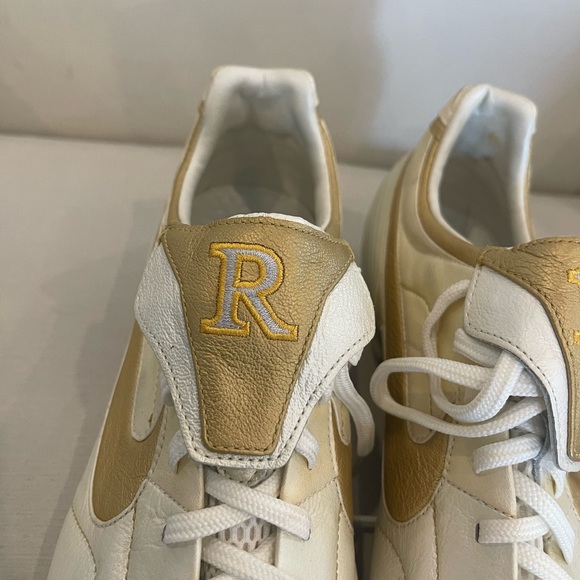 This is the original Nike Air Legend Tiempo Ronaldinho boot US10 - Picture 6 of 10